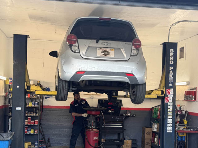 Why Echo Park Drivers Trust Speedway for Oil Changes
