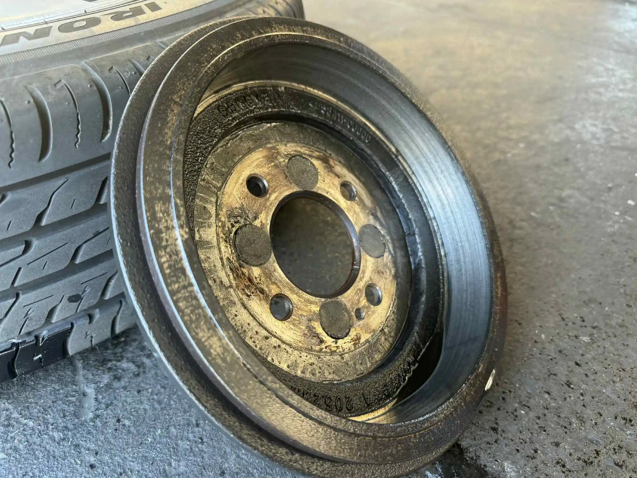 Curb Rash on Your Wheels? Repair Options for Silver Lake Drivers