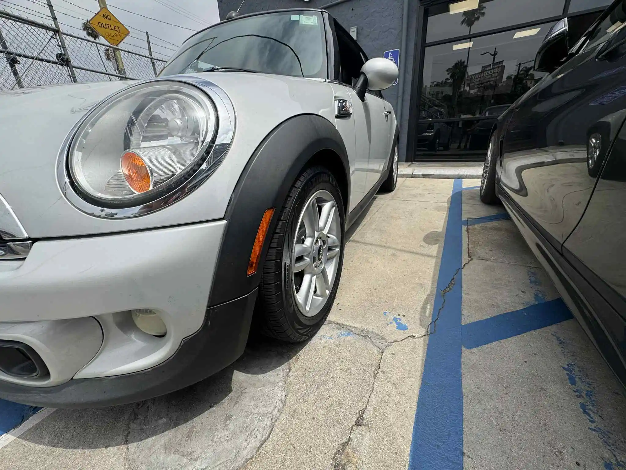 Foggy Headlights? Restoration vs. Replacement for LA Drivers