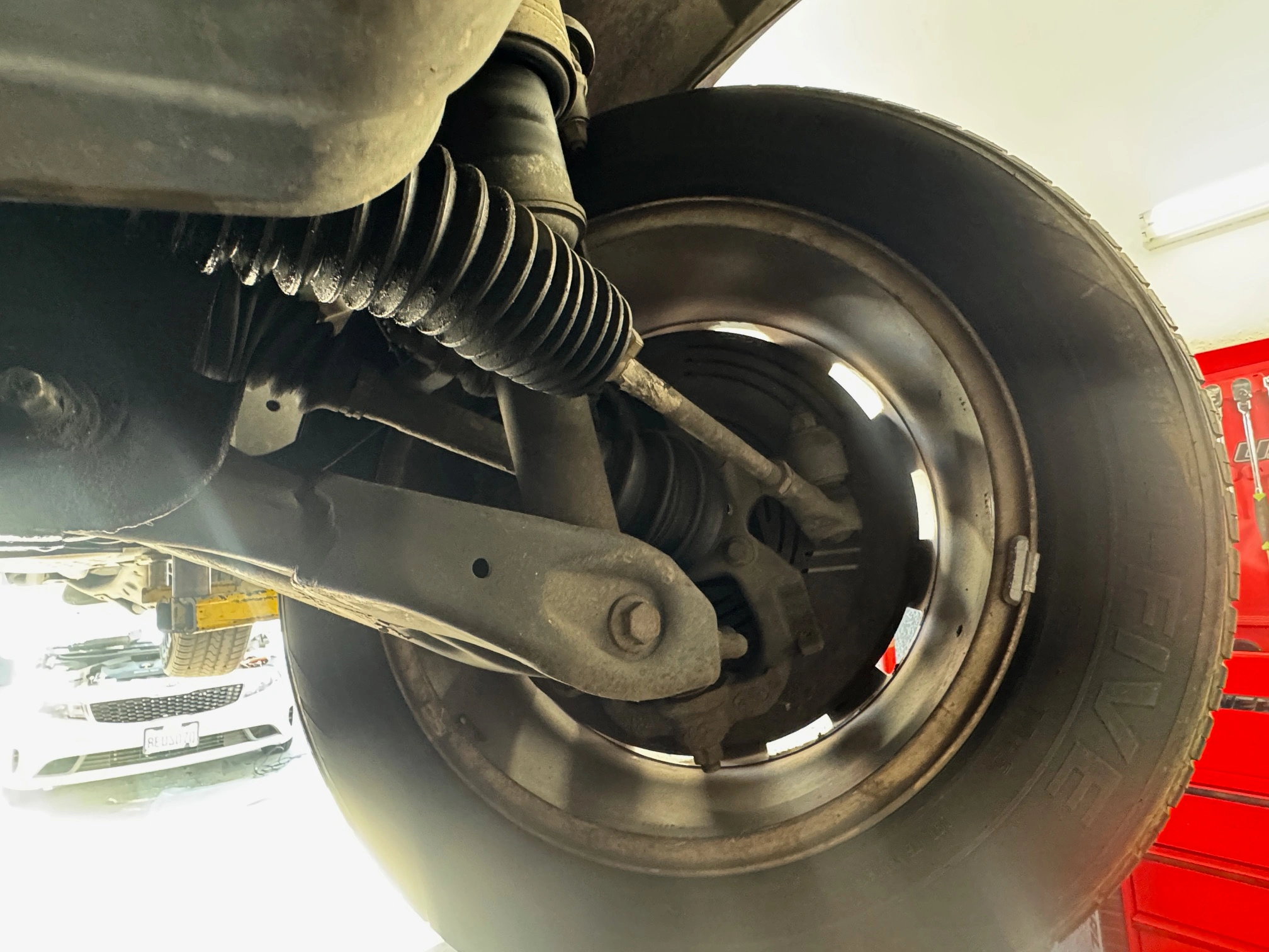 Bouncy Ride or Nose-Dive? Suspension Wear Symptoms LA Drivers Shouldn’t Ignore